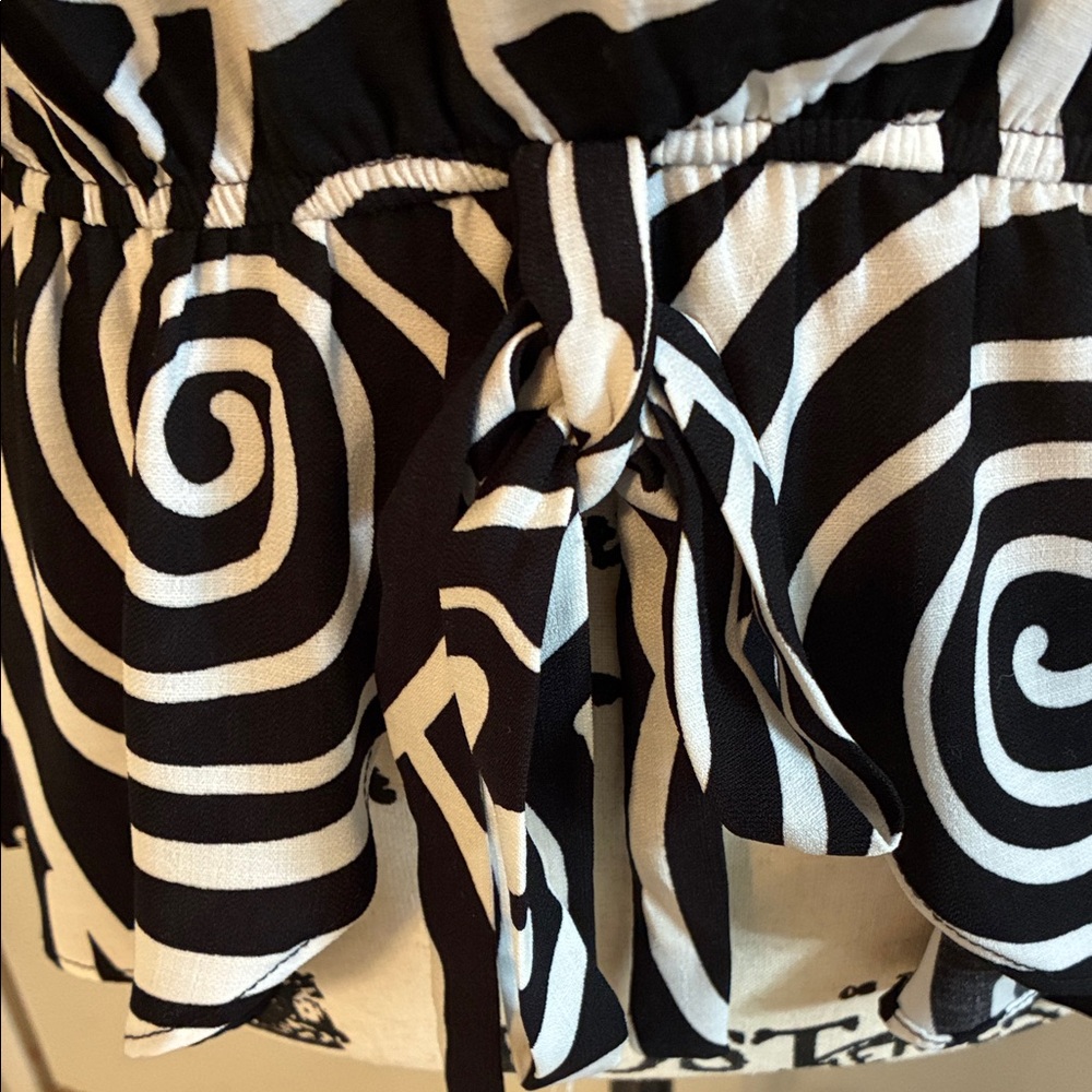 Black and White Patterned Women's Blouse - Picture 2 of 7